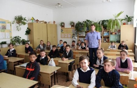В Артёме следователи провели профилактические беседы со школьниками