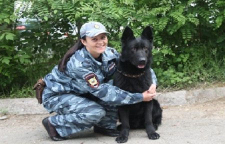 Служебная собака Пиранья из Артема помогает полицейским раскрывать преступления
