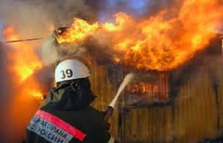Пожарные Артема ликвидировали пожар на одном из местных складов
