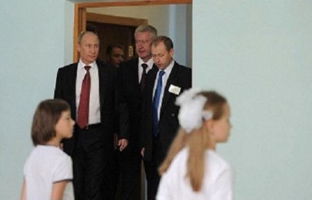 Владимир Путин благословит школьников и кадетов во Владивостоке.