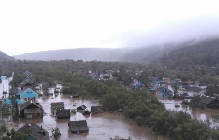 «Залило все»: в городах и поселках Приморья до сих пор стоит вода после прохождения тайфуна «Лайонрок».