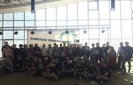 В дальневосточном федеральном университете (ДВФУ) прошел первый турнир по робототехнике Robotics Tournament.