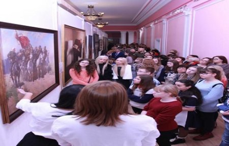Шедевры советской живописи – в стенах Дворца культуры угольщиков.