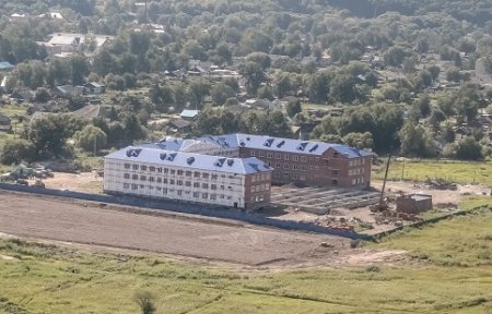Прокуратура выявила хищения 60 млн рублей при строительстве школы в приморском селе Рощино.