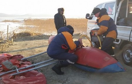 Специалисты поисково-спасательной службы спасли рыбака из Артема.