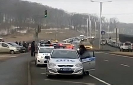 Автоледи из Владивостока сбила пешеходов.