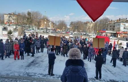 Жители города Артёма провели митинг против коммунального беспредела.