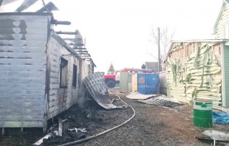 В Артеме пожарные потушили масштабный пожар в частном доме.