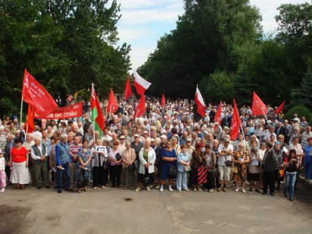 Митинг против продажи стадиона в г. Артеме.