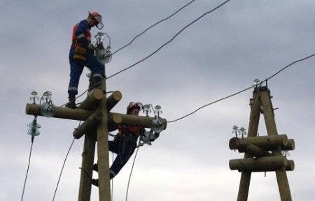 В Артеме продолжаются восстановительные работы по подаче электроэнергии.