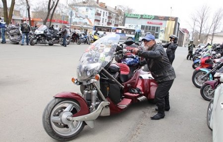 В Артеме более 50 приморских мотоциклистов почтили память воинов, павших в годы Великой Отечественной войны.