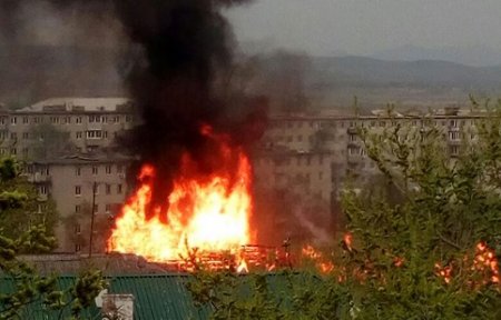 В п. Артемовском сгорело заброшенное здание.