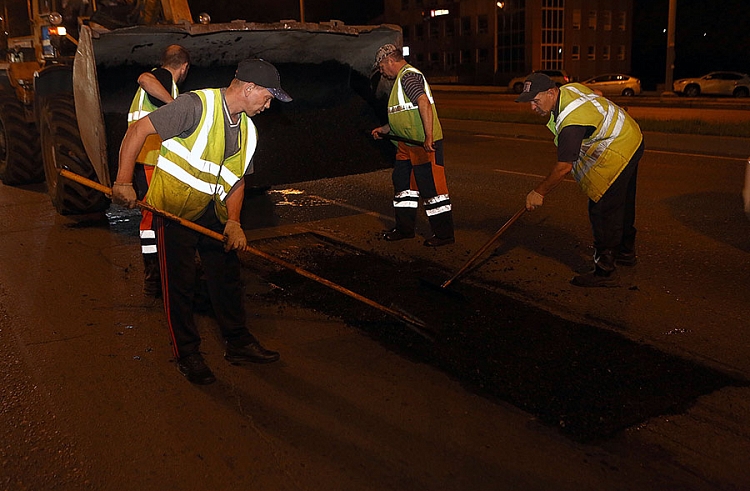 Ремонтные работы по проекту «Безопасные и качественные дороги» во Владивостокской агломерации ведут ночью.
