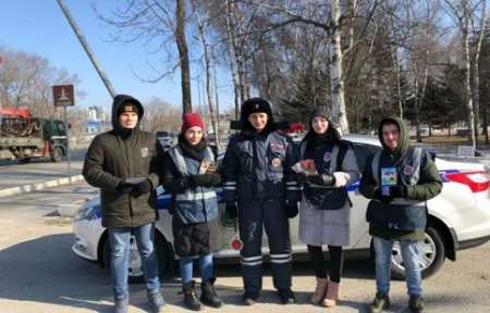 Студенческий десант филиала ВГУЭС на городских дорогах Артема.