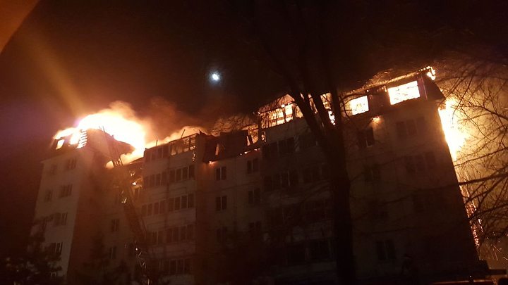 В Артеме огнеборцы ликвидировали пожар в жилом доме.