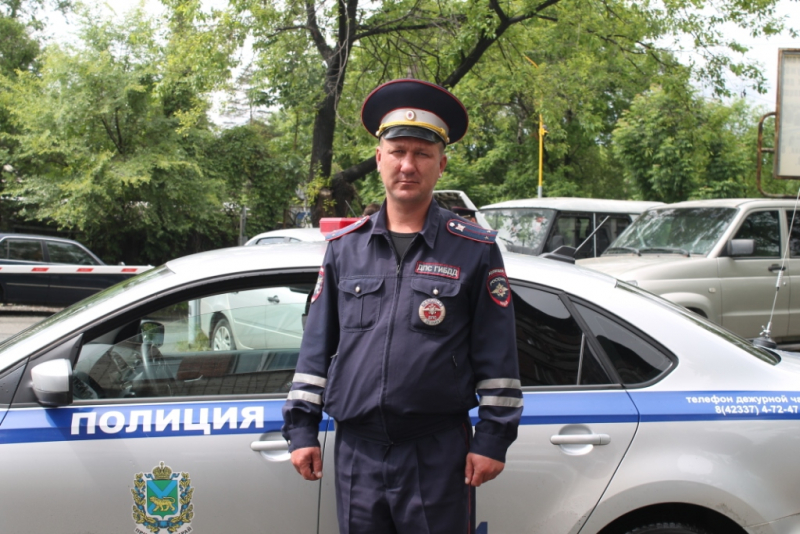 Жительница Владивостока выразила благодарность инспектору ДПС Артема.