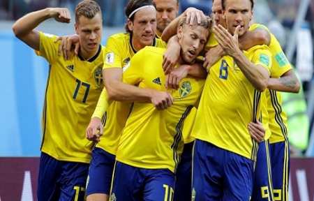 Швеция прорывается в Четвертьфинал.