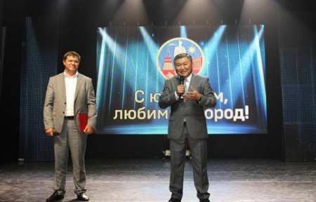 Глава Владивостока Виталий Веркеенко поздравил жителей Артема с юбилеем города.