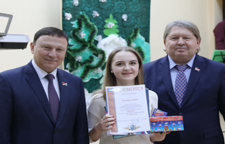 В городе Артеме наградили победителей и призеров муниципального этапа всероссийской предметной олимпиады для школьников.