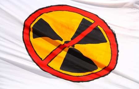 Приморцы собирают подписи против создания центра хранения ядерных отходов.