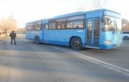 В Артеме маршрутный автобус сбил подростка.