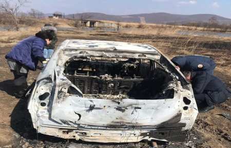 В Артеме в багажнике сгоревшего автомобиля обнаружены фрагменты тела человека.
