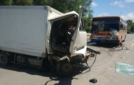 В Артеме водитель микроавтобуса спровоцировал ДТП, в котором пострадал человек.