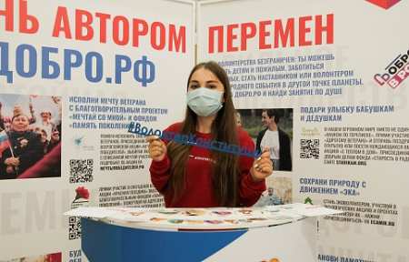 «Волонтеры Конституции» помогают гражданам на избирательных участках в Приморье.