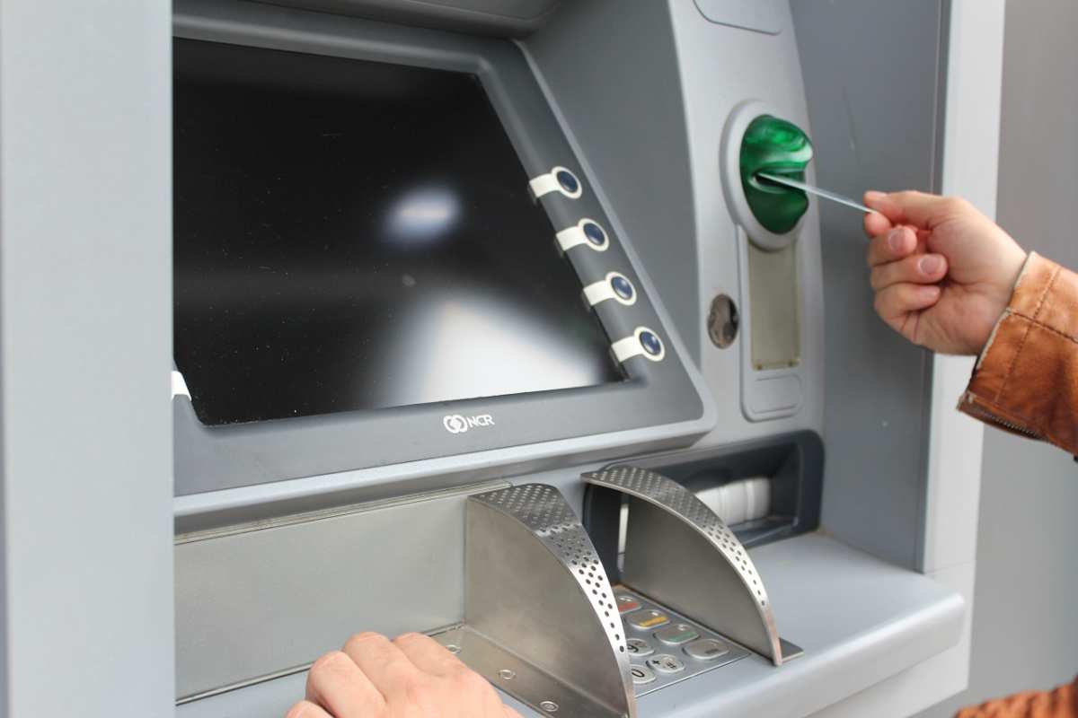 В Артеме завершено расследование уголовного дела по факту кражи денег с банковской карты несовершеннолетнего