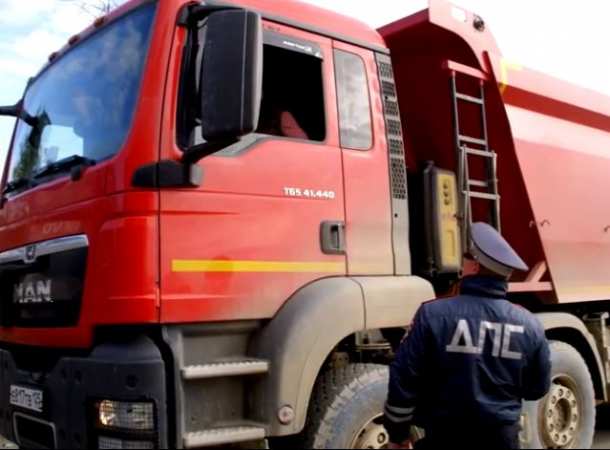 Полиция Артема провела рейд по контролю над соблюдением правил перевозки сыпучих грузов