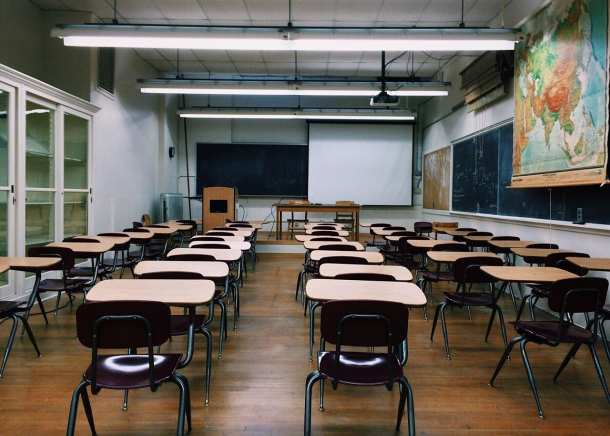 Отдельные классы временно переведены на дистанционное обучение в артёмовских школах