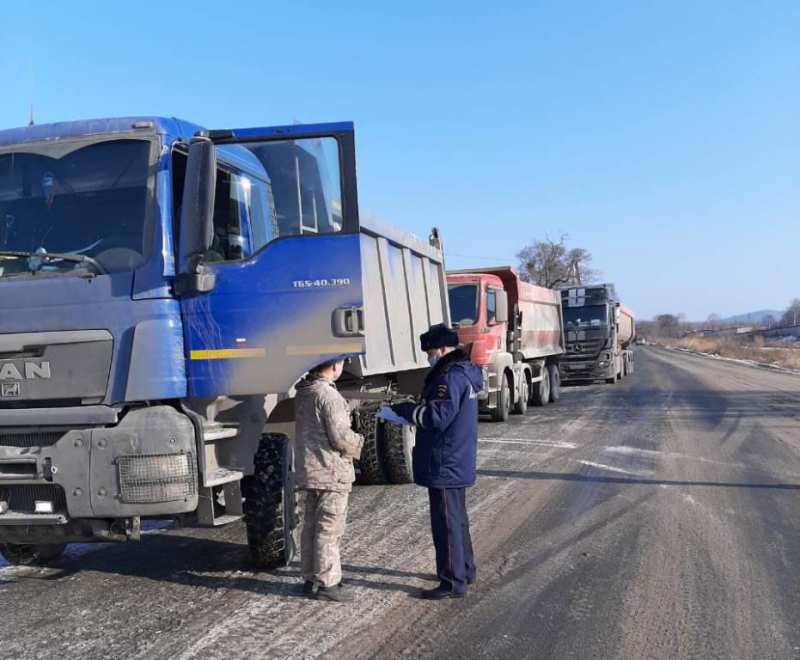 В Артеме проведен рейд по контролю над соблюдением правил перевозки сыпучих грузов