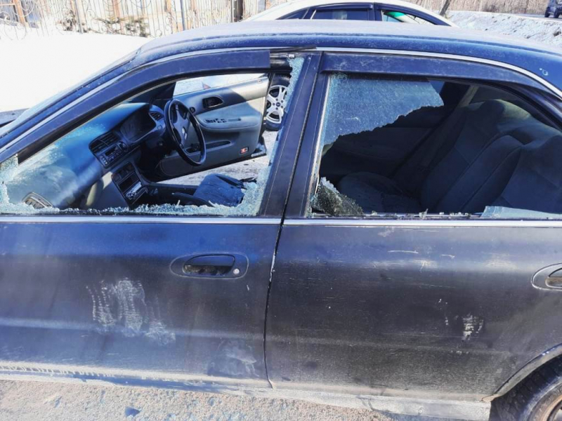 В Артеме сотрудники уголовного розыска задержали подозреваемых в краже имущества и угоне автомашины