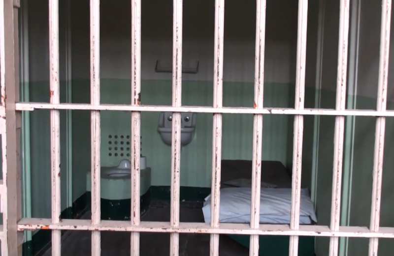 В Артеме завершено расследование уголовного дела в отношении заключённого, напавшего на сотрудника исправительного учреждения