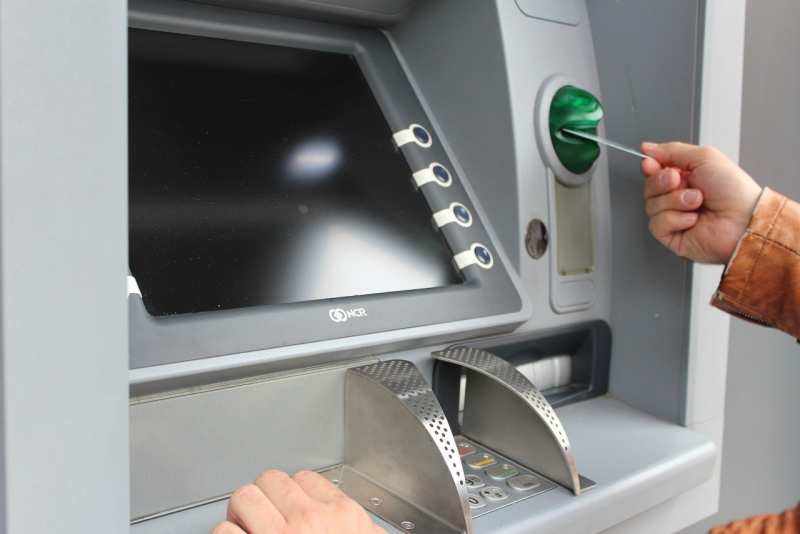 В Артеме возбуждено уголовное дело о краже крупной денежной суммы с банковского счета