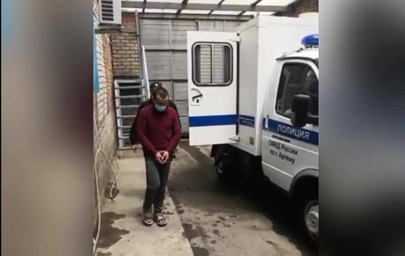 В Артеме сотрудники полиции задержали иностранного гражданина, находившегося в международном розыске.