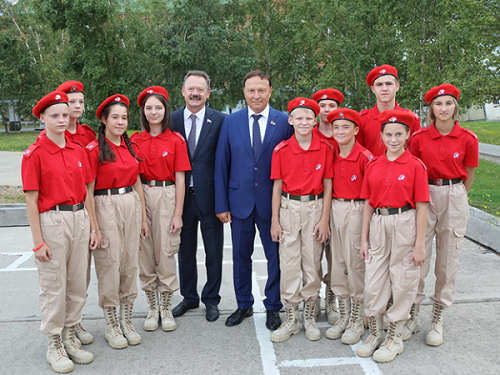 Депутат Госдумы Владимир Новиков стал почетным гостем на торжественном построении в связи с днем образования 344 радиотехнического полка.