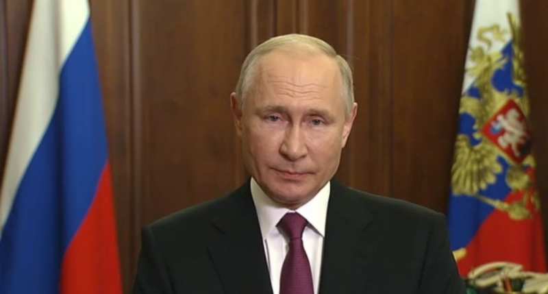 Владимир Путин ушёл на самоизоляцию из-за случаев коронавируса в его окружении.