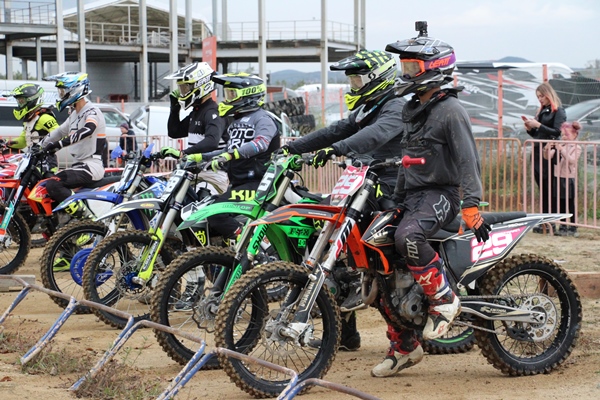 Чемпионат и Первенство города Артема по мотоциклетному спорту прошли в Артеме.