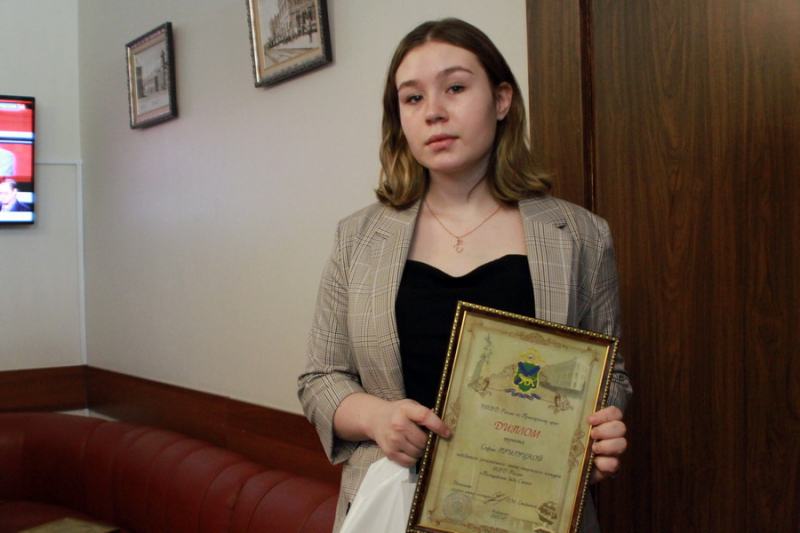 София Прилуцкая из города Артема стала победителем конкурса «Полицейский дядя Степа».