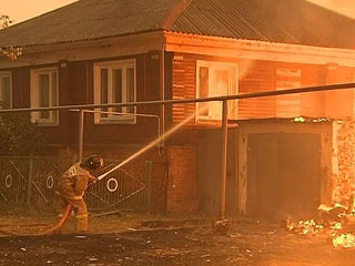 Пожарные ликвидировали пожар в частном доме в микрорайоне Угловое в Артеме.