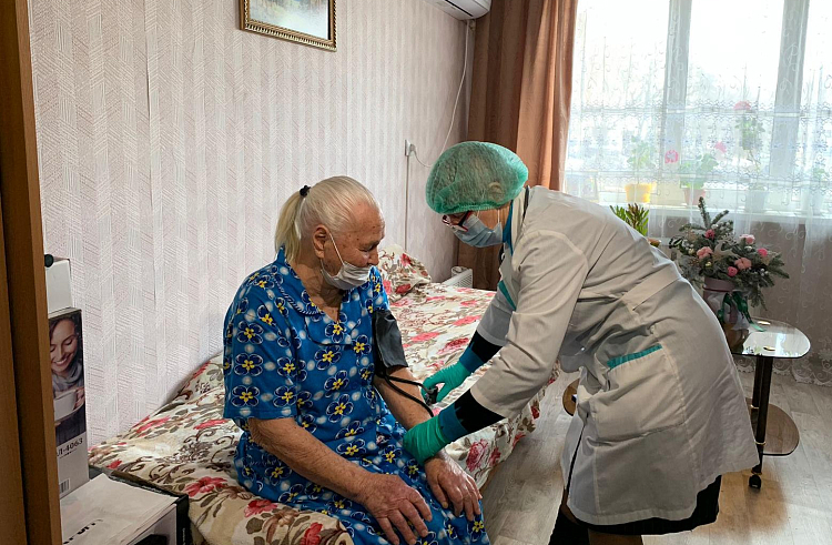 Жительница Артёма прошла ревакцинацию от COVID-19 в возрасте 102 лет.