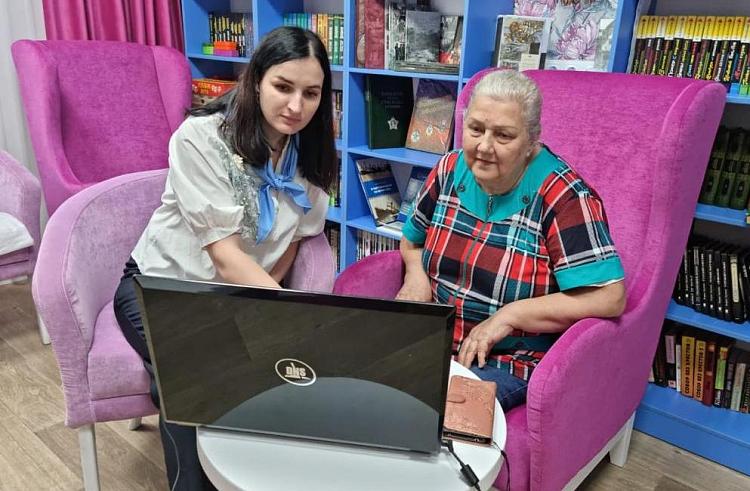 Более 100 пенсионеров Приморья прошли компьютерные курсы.