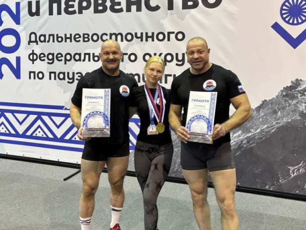 Золото привезли артёмовцы с соревнований по пауэрлифтингу