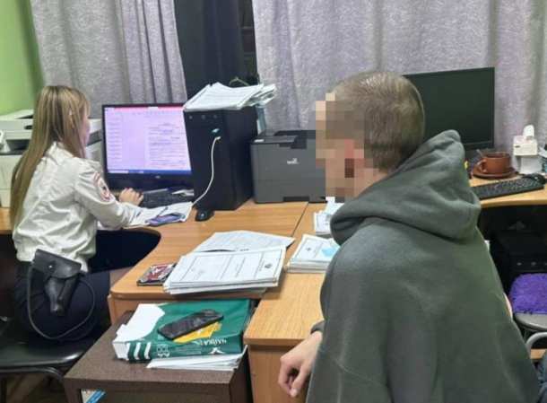 В Артёме задержан вандал, осквернивший памятник на площади Ленина