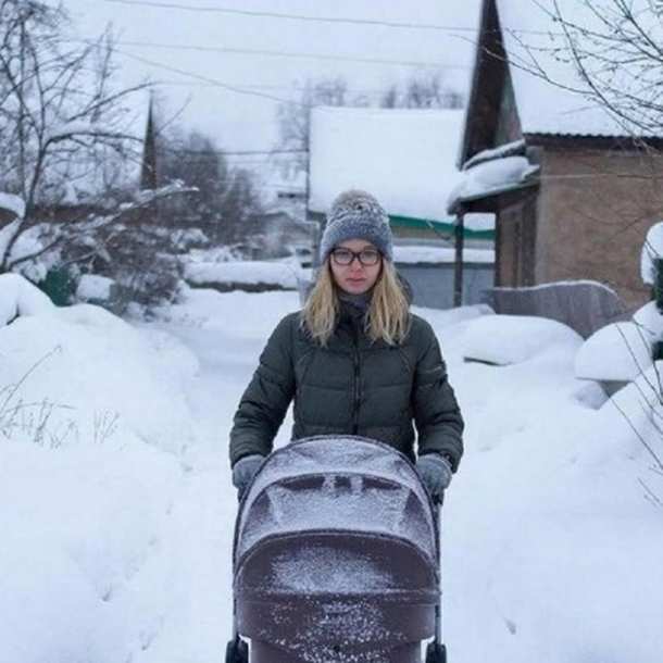 Зимние трудности в частном секторе Артёма: снег затрудняет движение пешеходов
