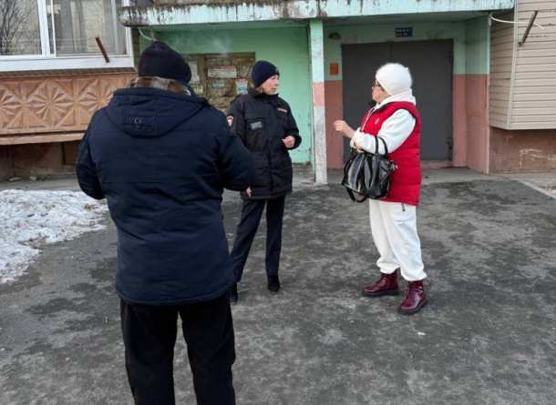 В Артёме участковые уполномоченные полиции проводят отчёты перед населением о своей деятельности
